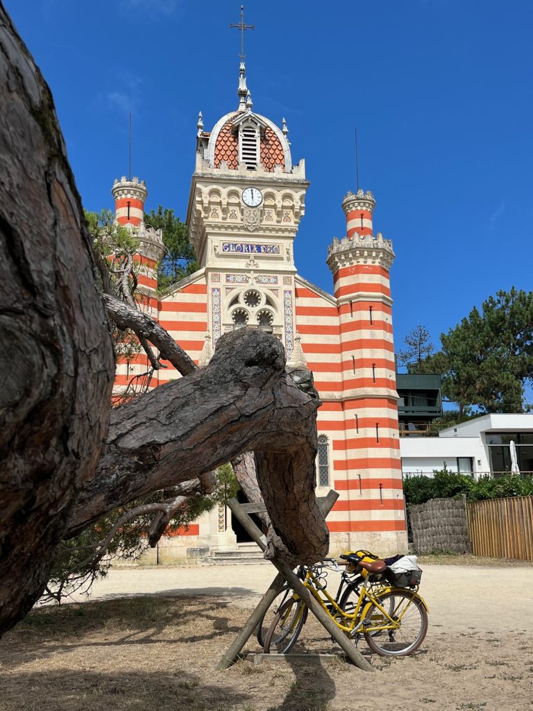 Marie-Hélène Cussac chante un concert d'Ave Maria à la Chapelle algérienne, Sainte-Marie-du-Cap à Lege-Cap-Ferret